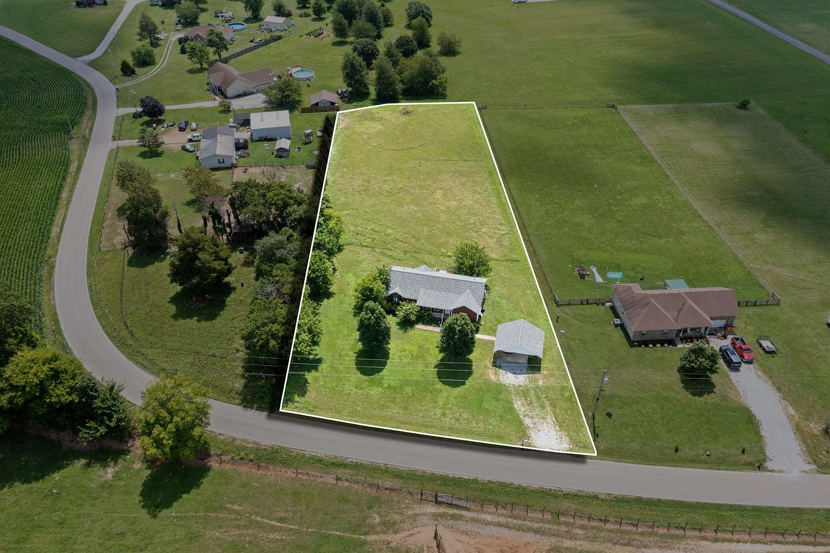 1.59 Acres of Land with Home for Sale in Springfield, Tennessee
