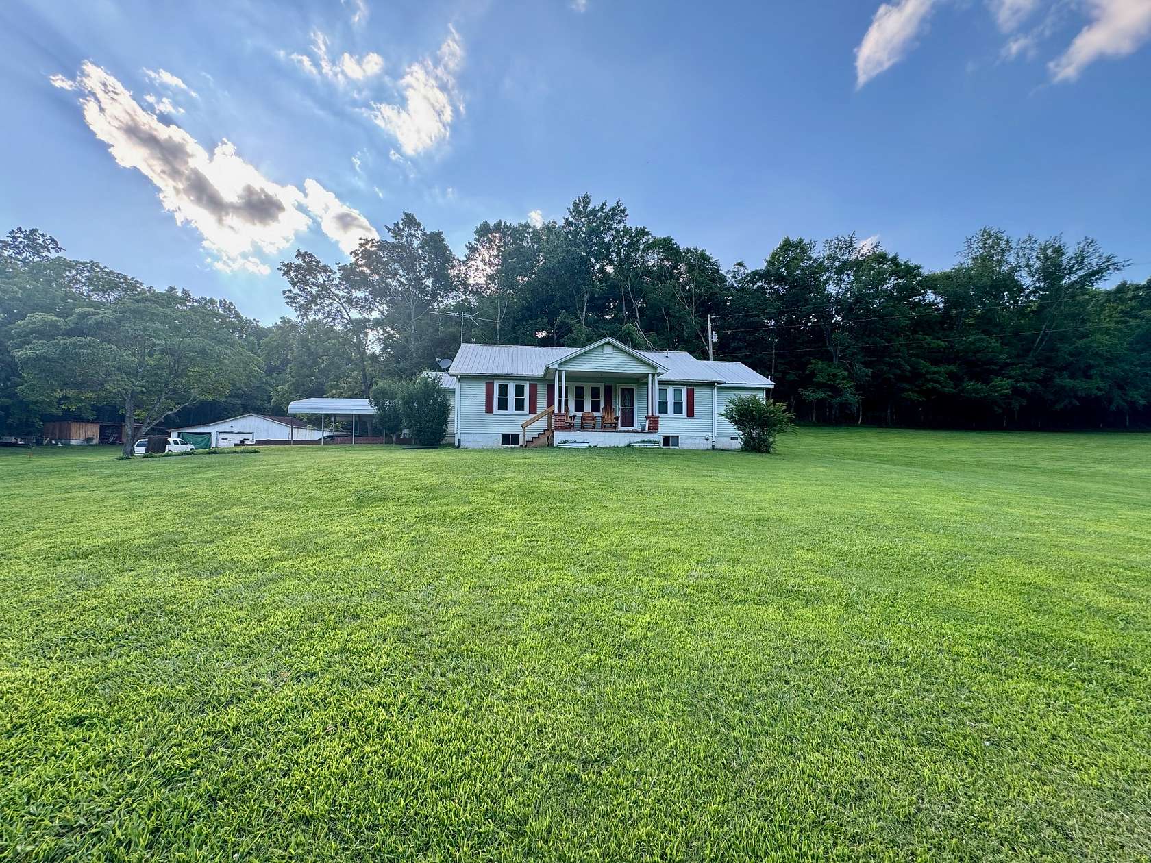 10.9 Acres of Land with Home for Sale in Centerville, Tennessee