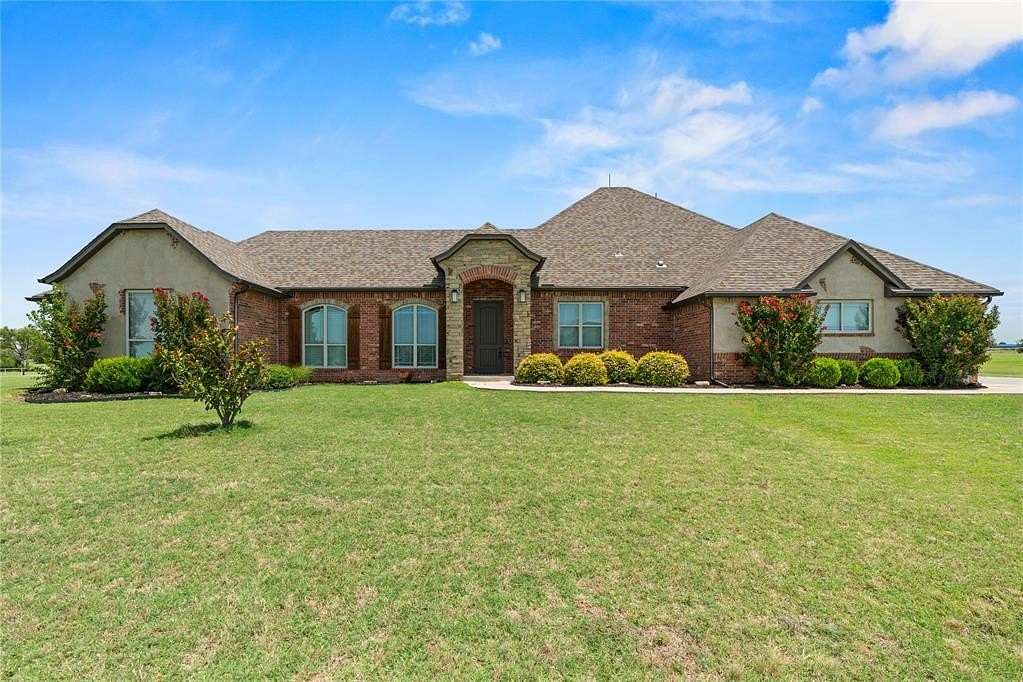 2.54 Acres of Land with Home for Sale in El Reno, Oklahoma