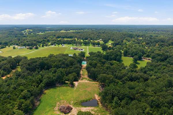 140 Acres of Land for Sale in Dickson, Tennessee