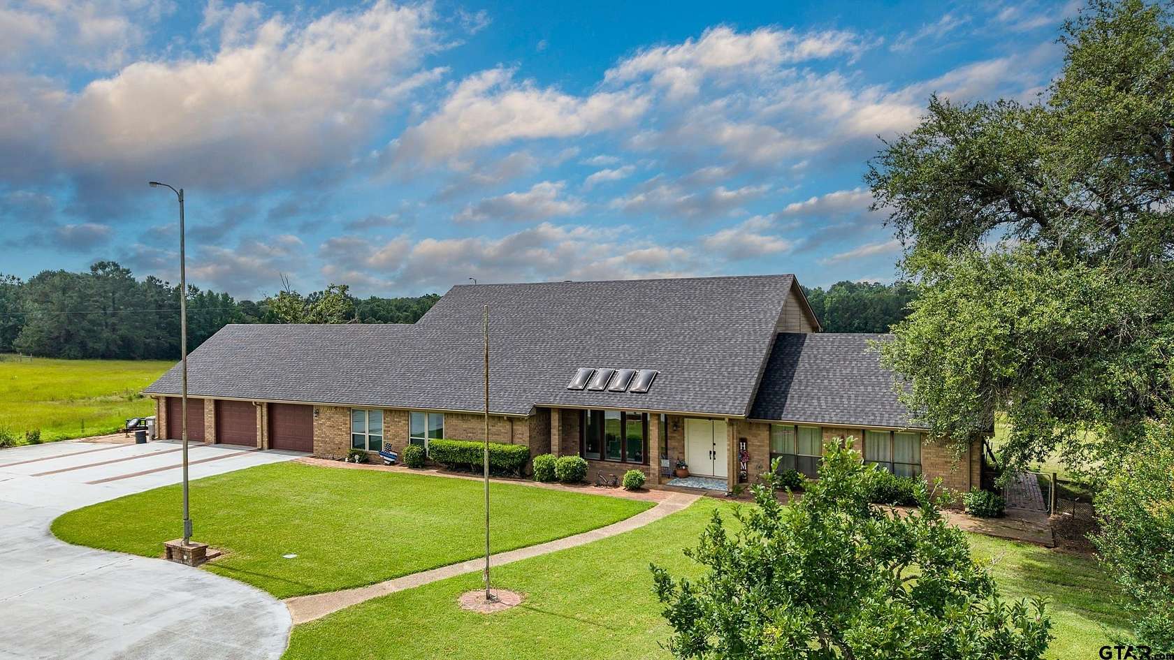 22 Acres of Land with Home for Sale in Jacksonville, Texas