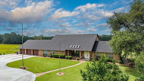 22 Acres of Land with Home for Sale in Jacksonville, Texas