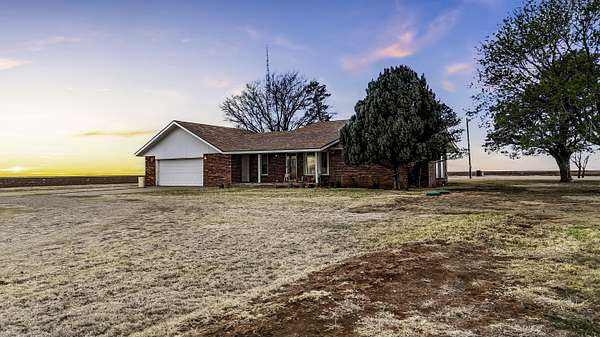 102 Acres of Agricultural Land with Home for Sale in Tulia, Texas