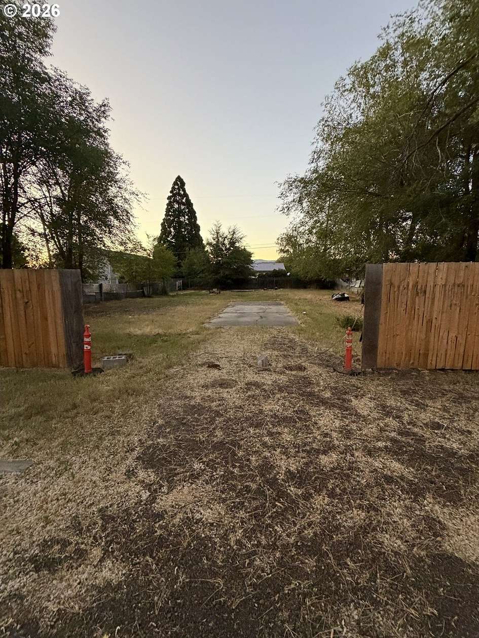 0.15 Acres of Mixed-Use Land for Sale in Goldendale, Washington