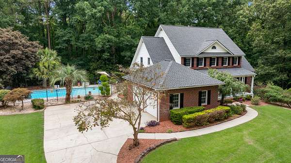10.9 Acres of Recreational Land with Home for Sale in Fayetteville, Georgia