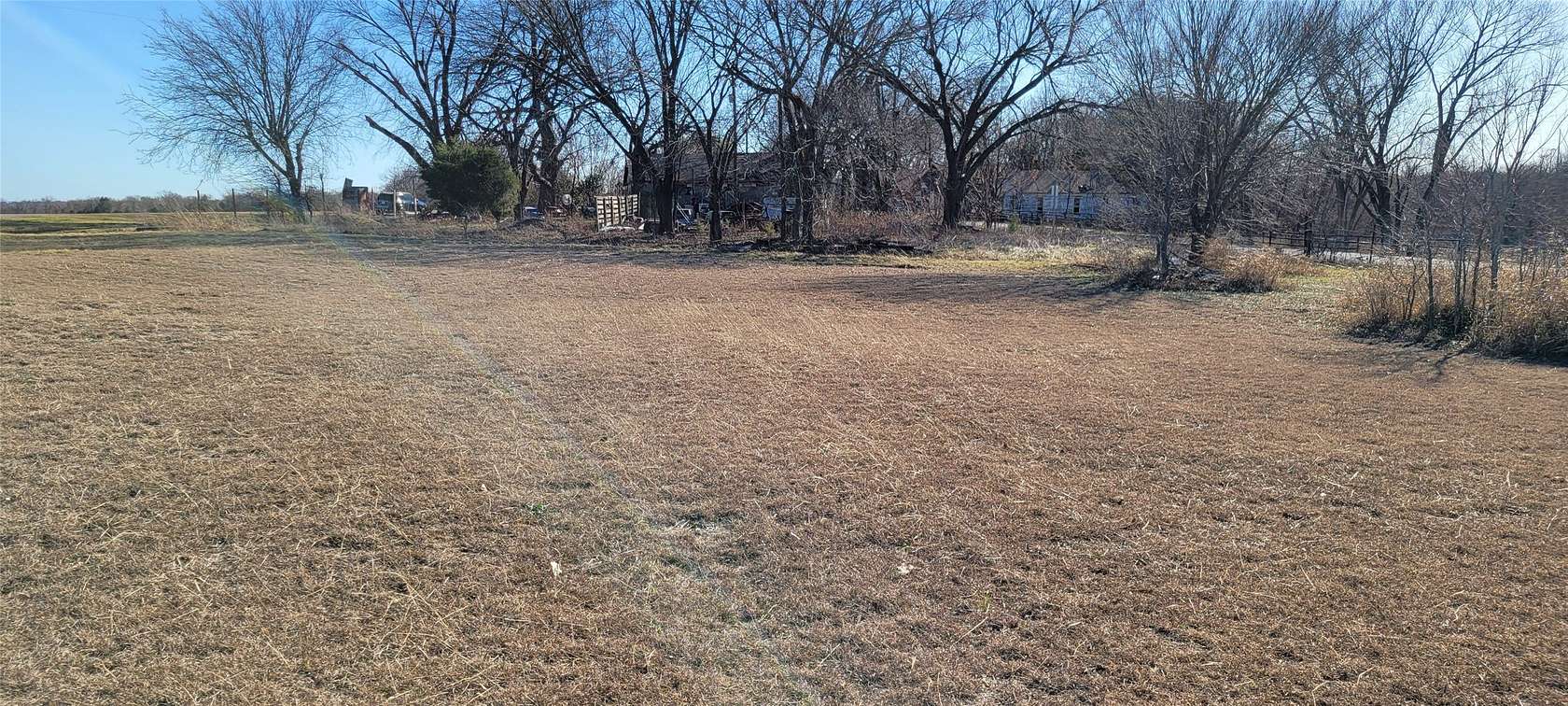 1.52 Acres of Mixed-Use Land for Sale in Palmer, Texas