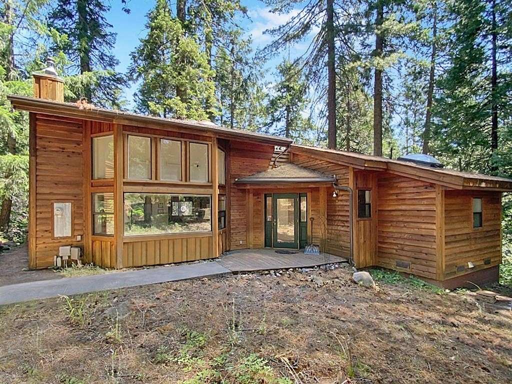 2.12 Acres of Land with Home for Sale in Mount Shasta, California