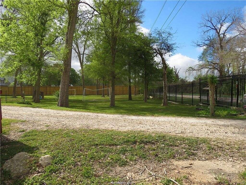 3.29 Acres of Land with Home for Lease in Brookshire, Texas