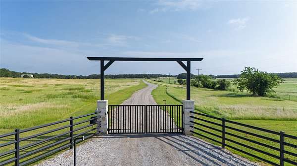 41.5 Acres of Land with Home for Sale in Sunset, Texas