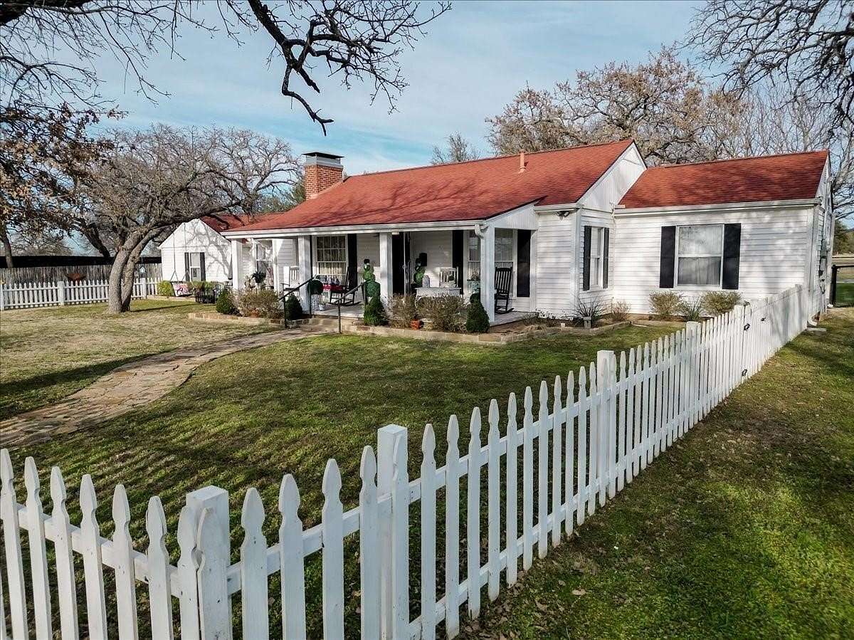 6.7 Acres of Land with Home for Sale in Mineral Wells, Texas