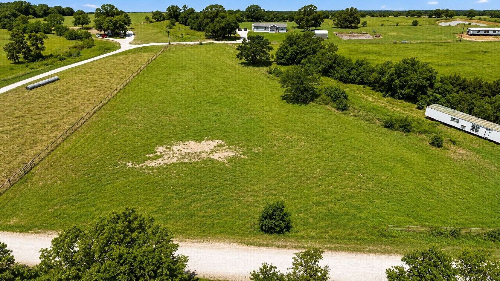 1.32 Acres of Residential Land for Sale in Whitesboro, Texas