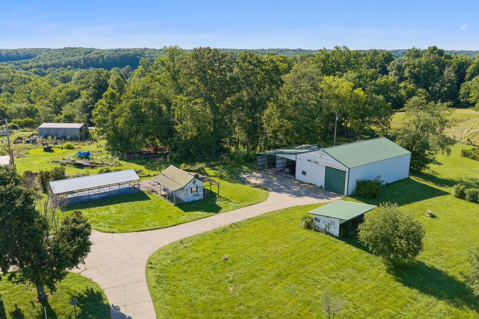 9.24 Acres of Land with Home for Sale in Charlotte, Tennessee