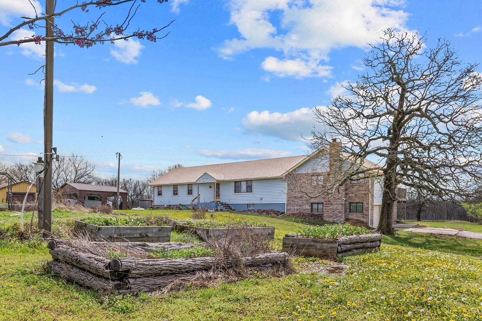 39 Acres of Land with Home for Sale in Centerview, Missouri