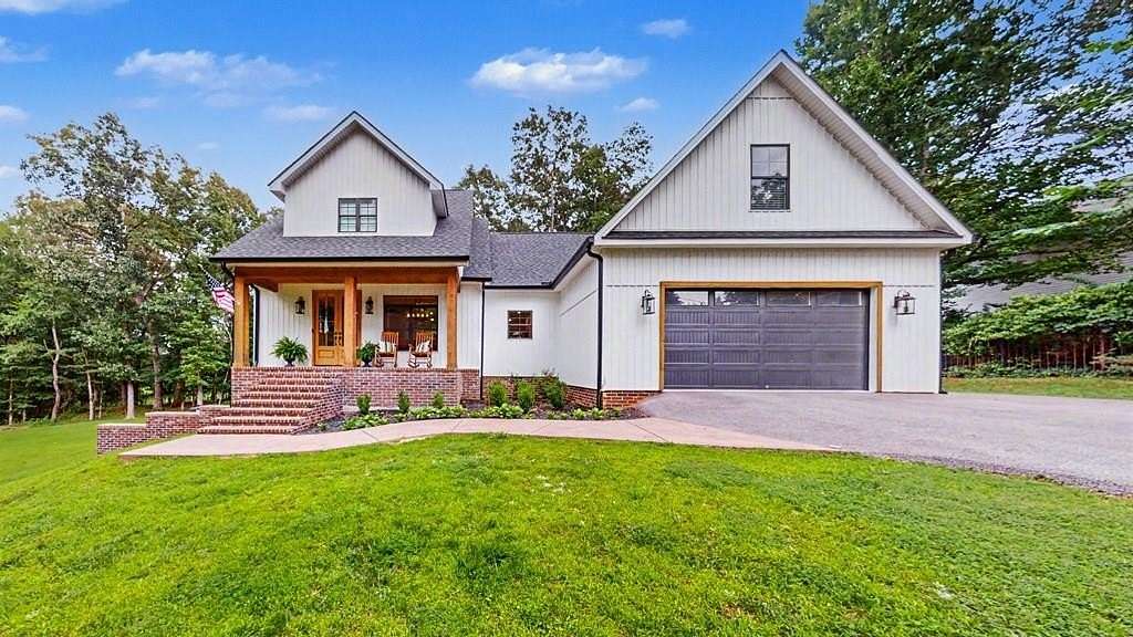 1.1 Acres of Land with Home for Sale in Paris, Tennessee