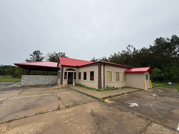 12.3 Acres of Improved Commercial Land for Sale in Vaiden, Mississippi