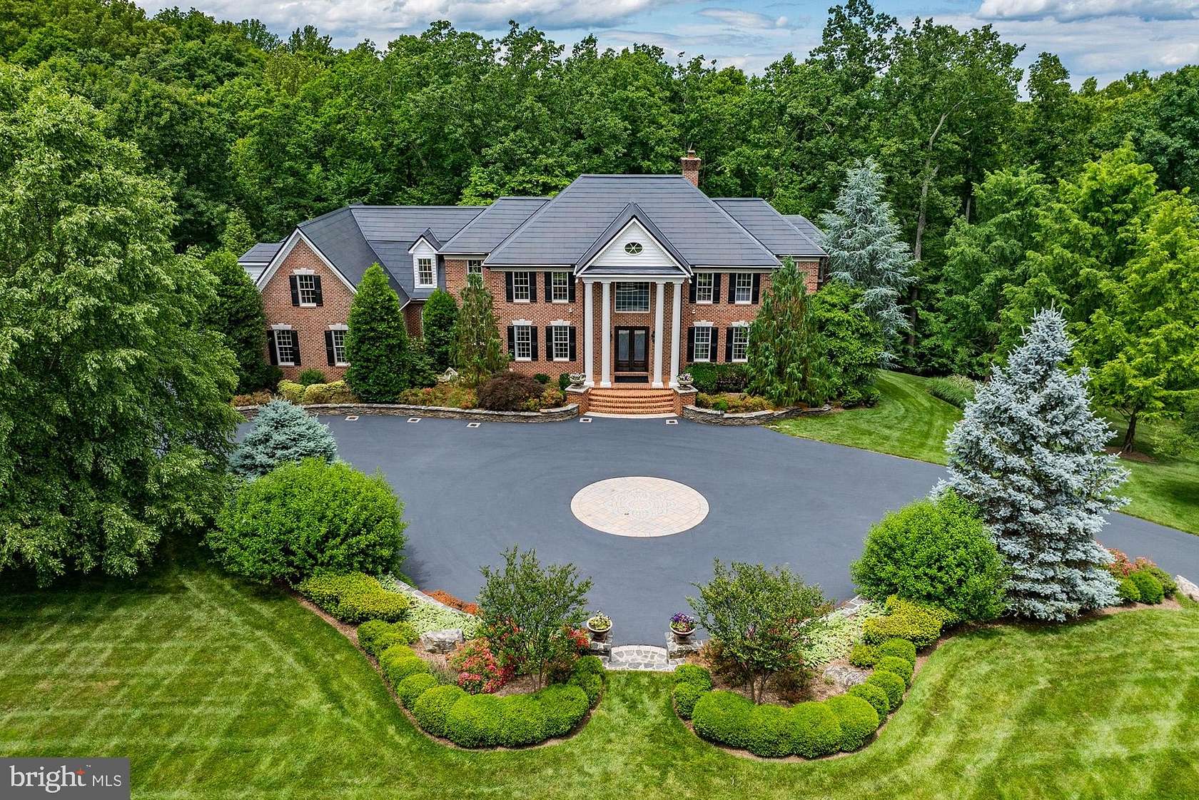 19.4 Acres of Land with Home for Sale in Leesburg, Virginia