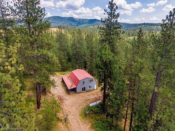 31.8 Acres of Land with Home for Sale in Chattaroy, Washington