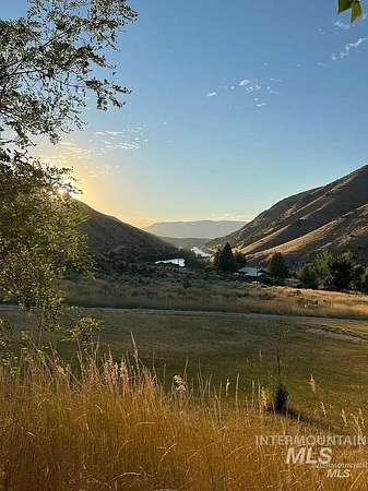 6 Acres of Land with Home for Sale in Horseshoe Bend, Idaho