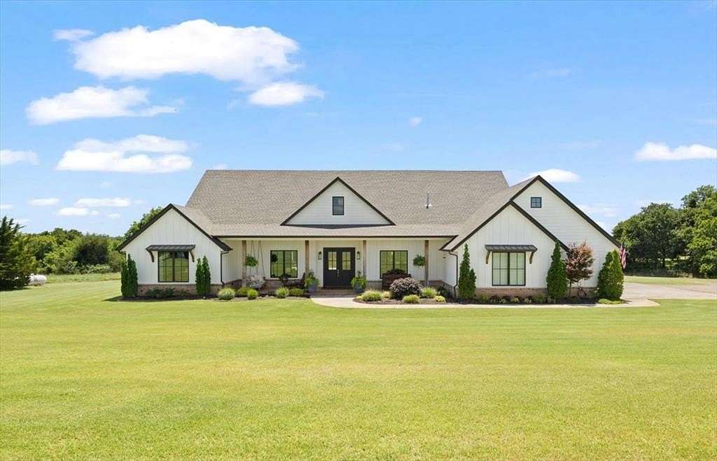 6 Acres of Land with Home for Sale in Blanchard, Oklahoma