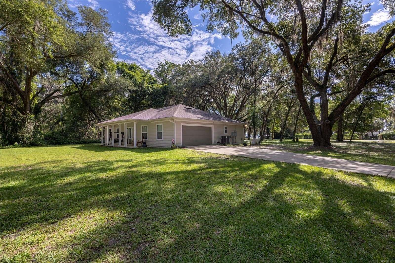 2.33 Acres of Land with Home for Sale in Melrose, Florida