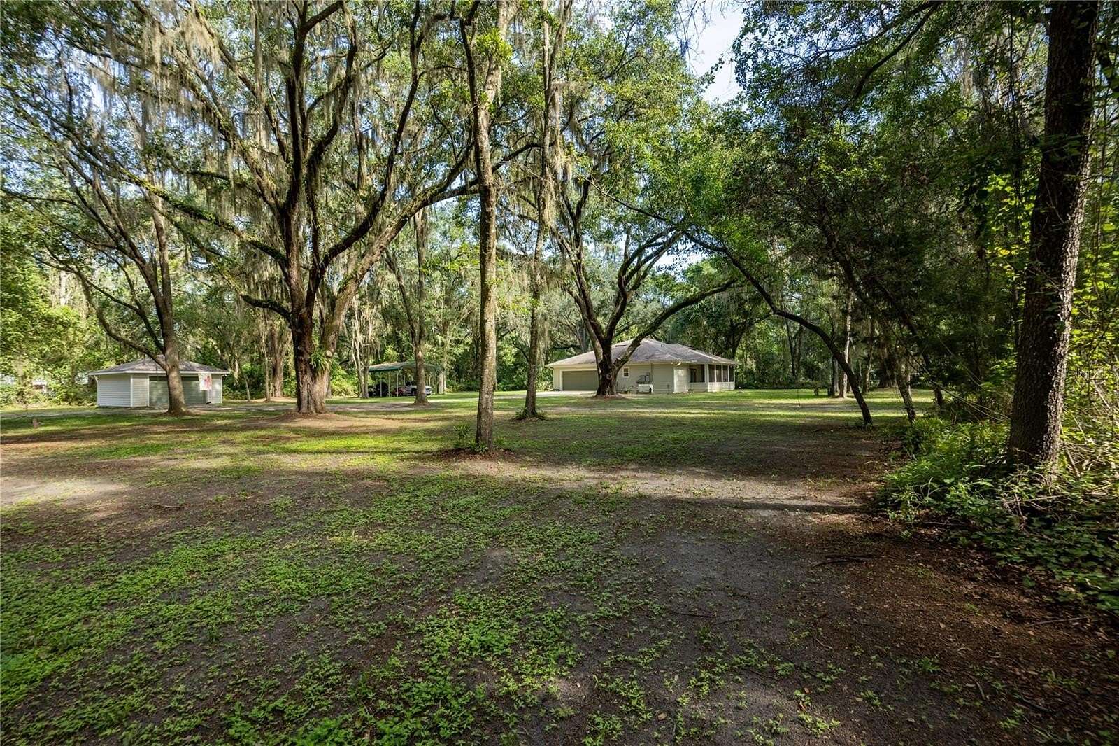 2.33 Acres of Land with Home for Sale in Melrose, Florida