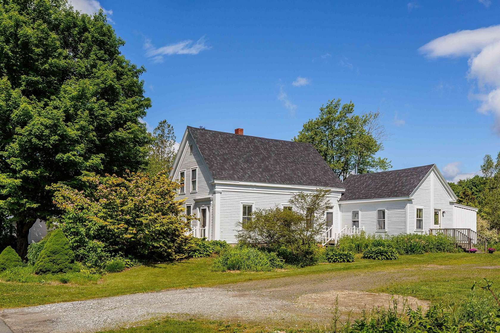 4.79 Acres of Land with Home for Sale in Thomaston, Maine