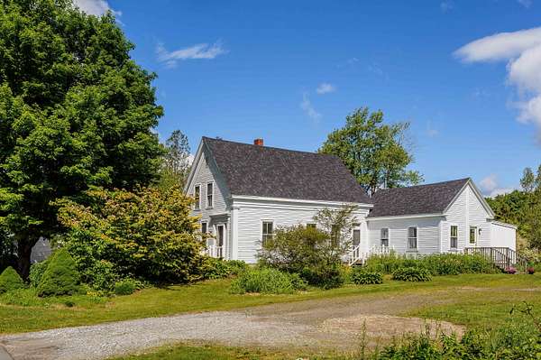 4.79 Acres of Land with Home for Sale in Thomaston, Maine