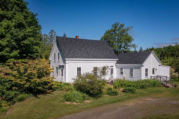 4.79 Acres of Land with Home for Sale in Thomaston, Maine