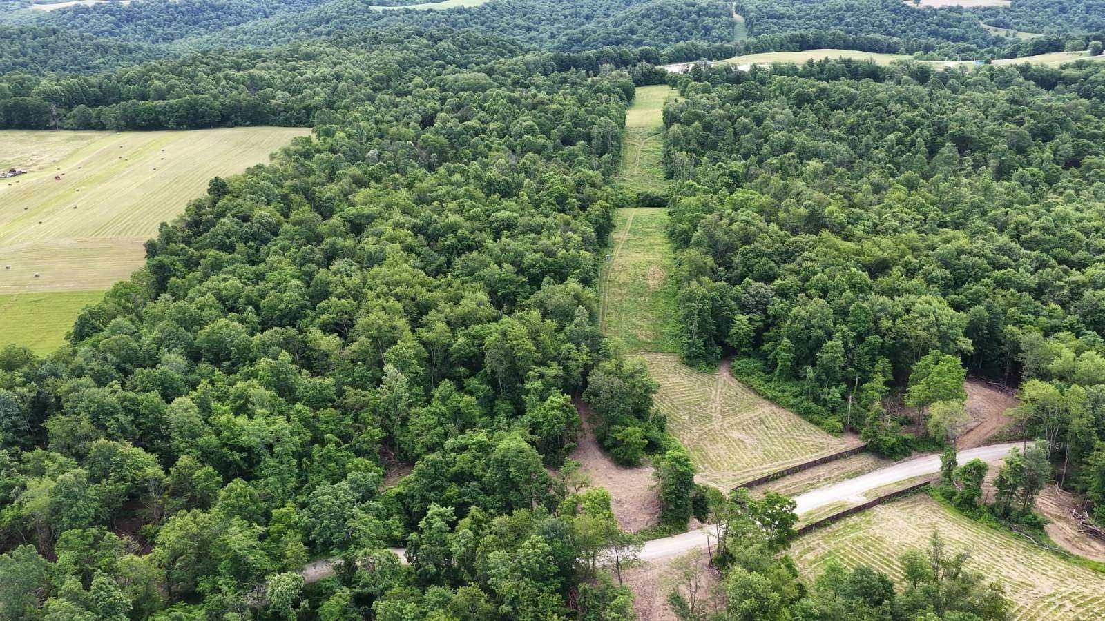 24 Acres of Recreational Land for Sale in Freeport, Ohio