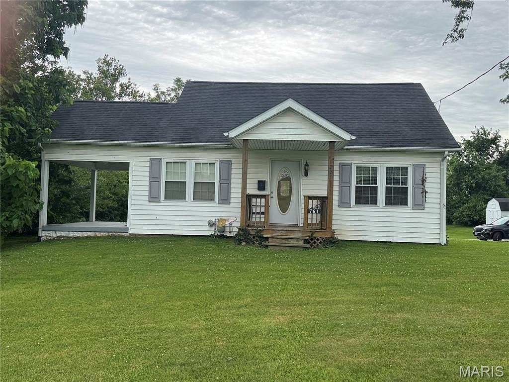 1.7 Acres of Land with Home for Sale in Bethalto, Illinois