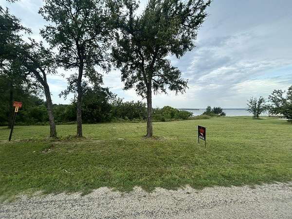 0.5 Acres of Residential Land for Sale in Lake Bridgeport, Texas