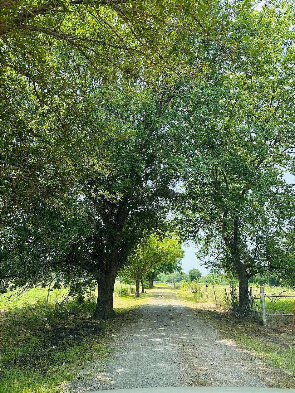 27.1 Acres of Agricultural Land with Home for Lease in Denison, Texas