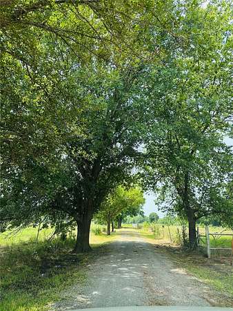 27.1 Acres of Agricultural Land with Home for Lease in Denison, Texas