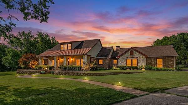1.5 Acres of Land with Home for Sale in Rockwall, Texas