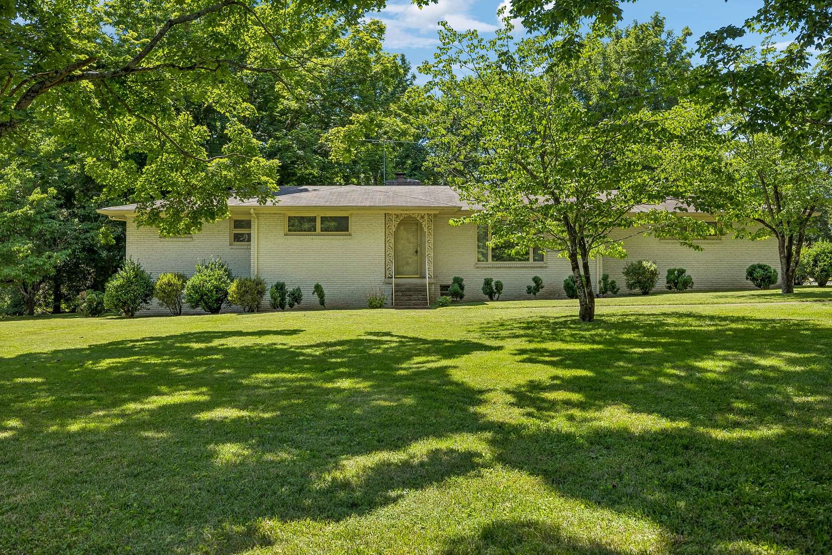 1.68 Acres of Land with Home for Sale in Franklin, Tennessee