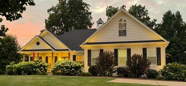 5.49 Acres of Land with Home for Sale in Columbia, Tennessee