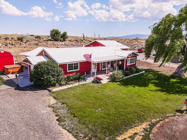 14.3 Acres of Recreational Land with Home for Sale in Tulelake, California