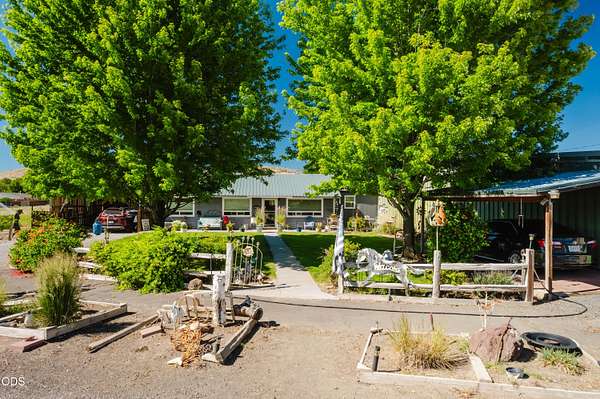 9 Acres of Improved Mixed-Use Land for Sale in Klamath Falls, Oregon