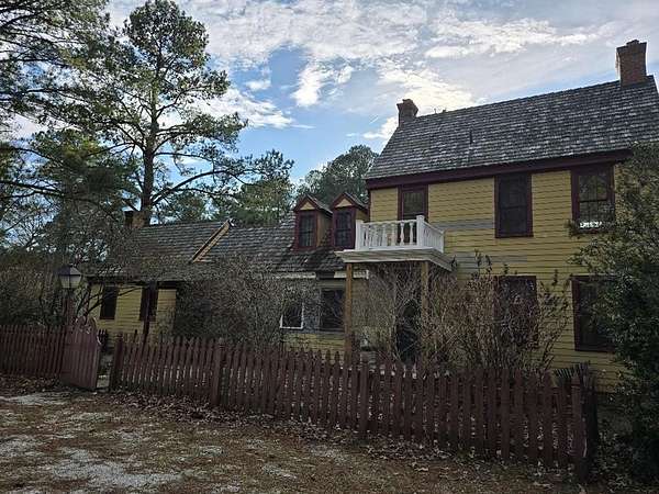 5.9 Acres of Land with Home for Lease in Onancock, Virginia