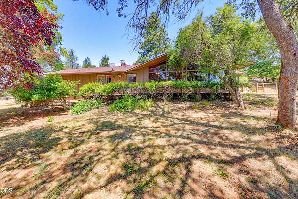 1.75 Acres of Land with Home for Sale in Eagle Point, Oregon