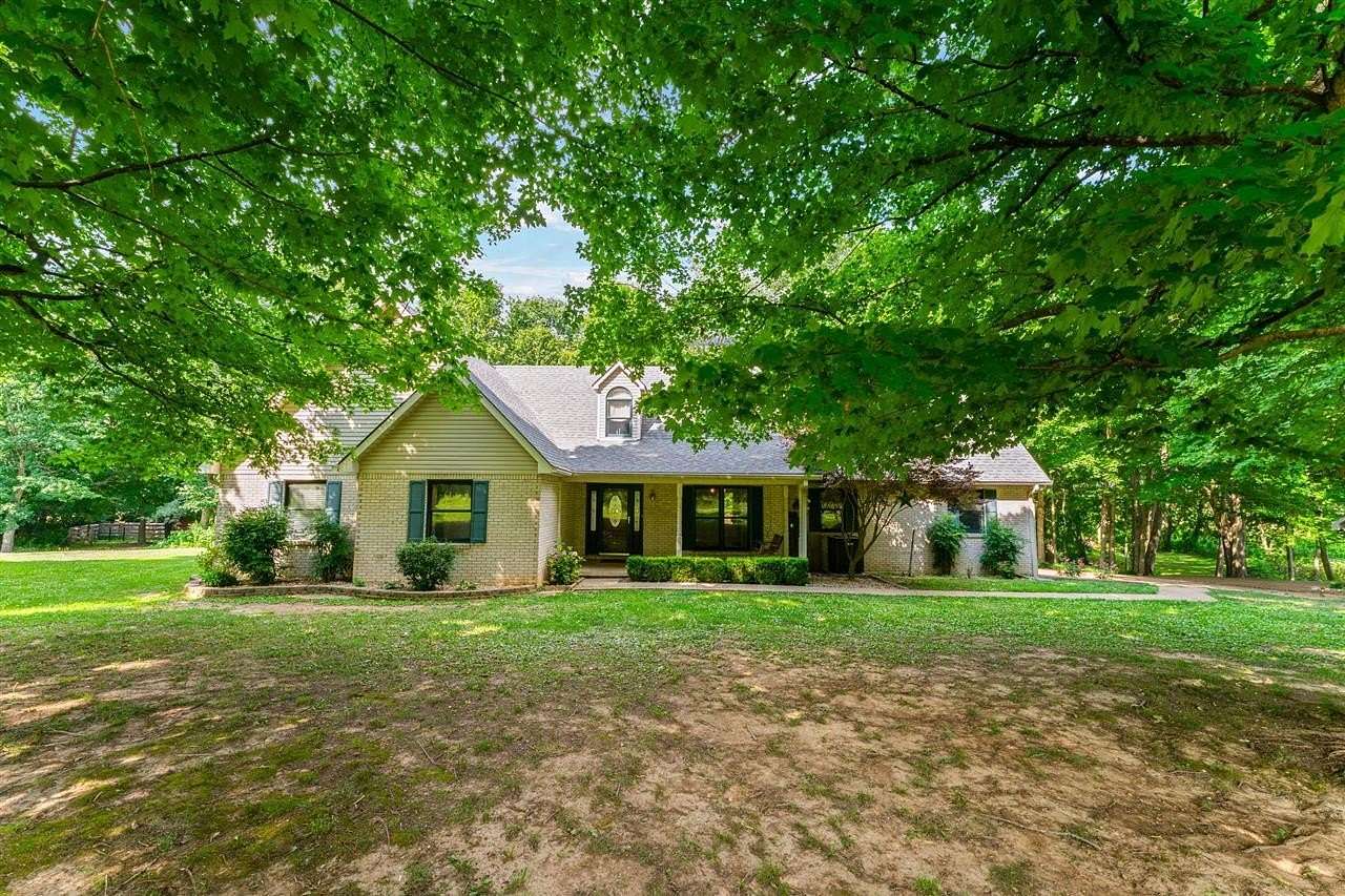 4.53 Acres of Land with Home for Sale in Woodburn, Kentucky