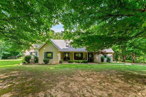4.53 Acres of Land with Home for Sale in Woodburn, Kentucky
