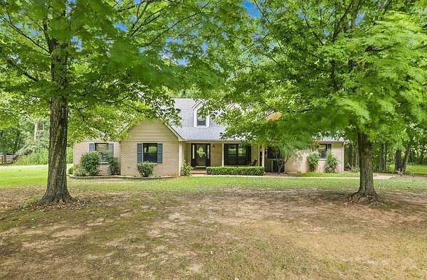 4.53 Acres of Land with Home for Sale in Woodburn, Kentucky