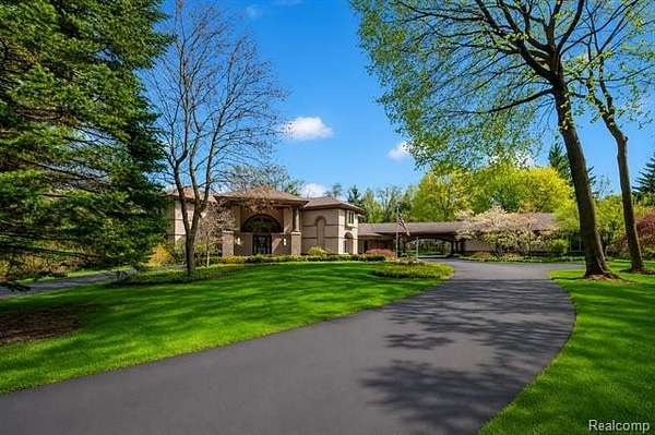1.77 Acres of Land with Home for Sale in Bloomfield Hills, Michigan