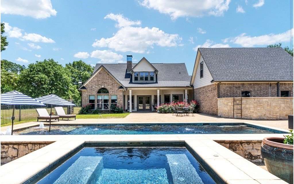 5.7 Acres of Land with Home for Sale in Athens, Texas