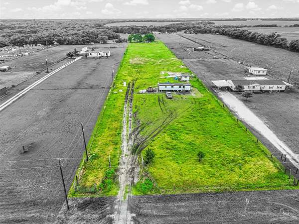 4 Acres of Residential Land for Sale in Whitewright, Texas