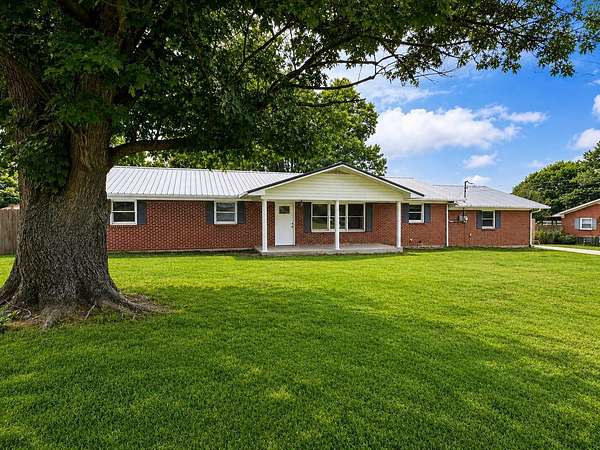 8.5 Acres of Land with Home for Sale in Manchester, Tennessee