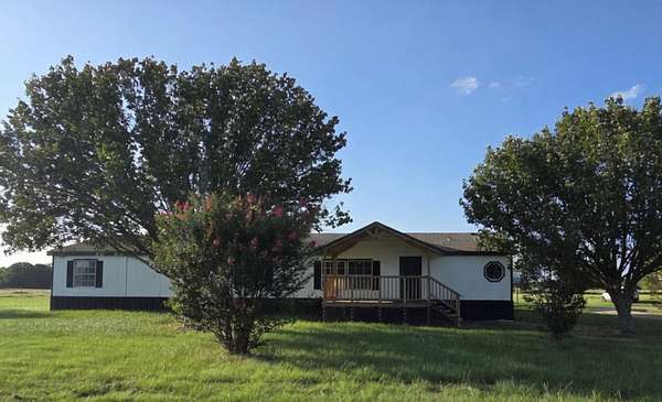 3.1 Acres of Land with Home for Lease in Union Valley, Texas