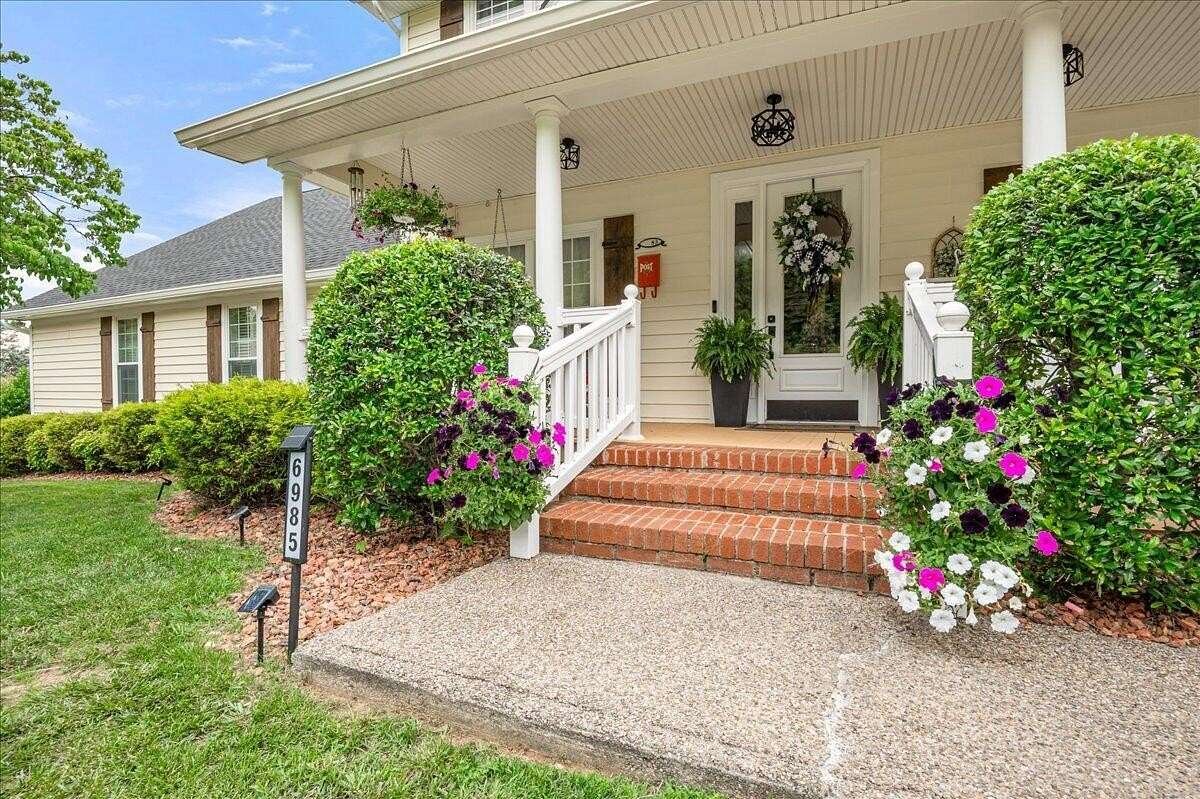 2.77 Acres of Land with Home for Sale in Williamsburg, Kentucky