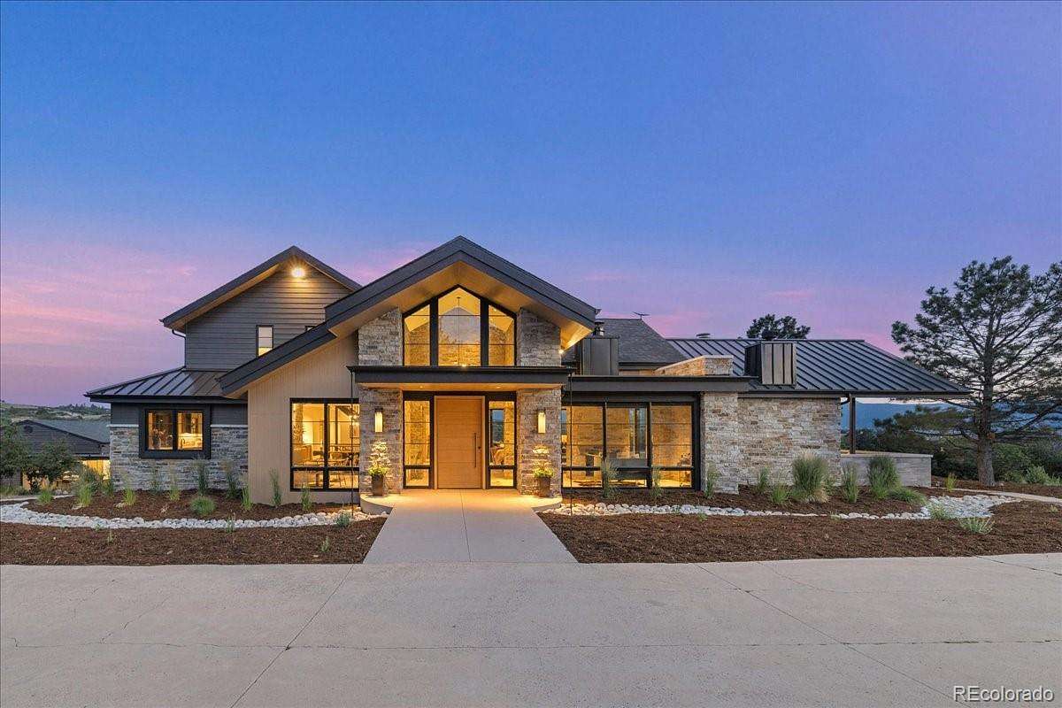 15 Acres of Land with Home for Sale in Castle Rock, Colorado